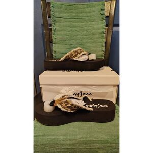 NWT Gypsy‎ Jazz Leopard Tan Flip Flop Sandals Size 10